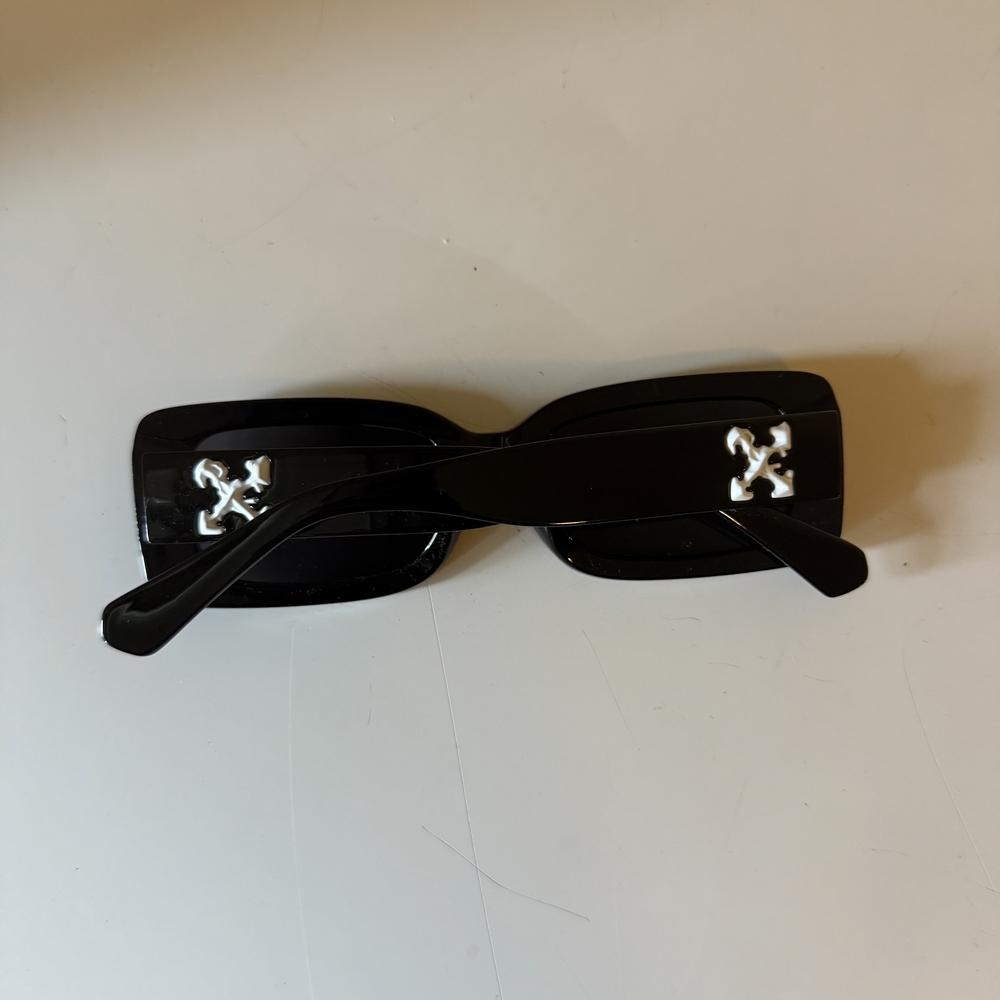 Off-White Black Rectangular Sunglasses - image 1